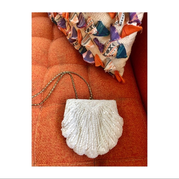 Vintage Handbags - Loveliest Vtg Beaded cross body purse